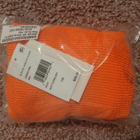 One Piece Swimsuit - Good American - Picture 3 of 7